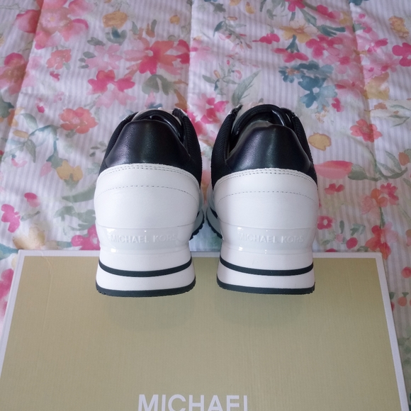 Michael Kors Billie Trainer Sneakers - Picture 9 of 10